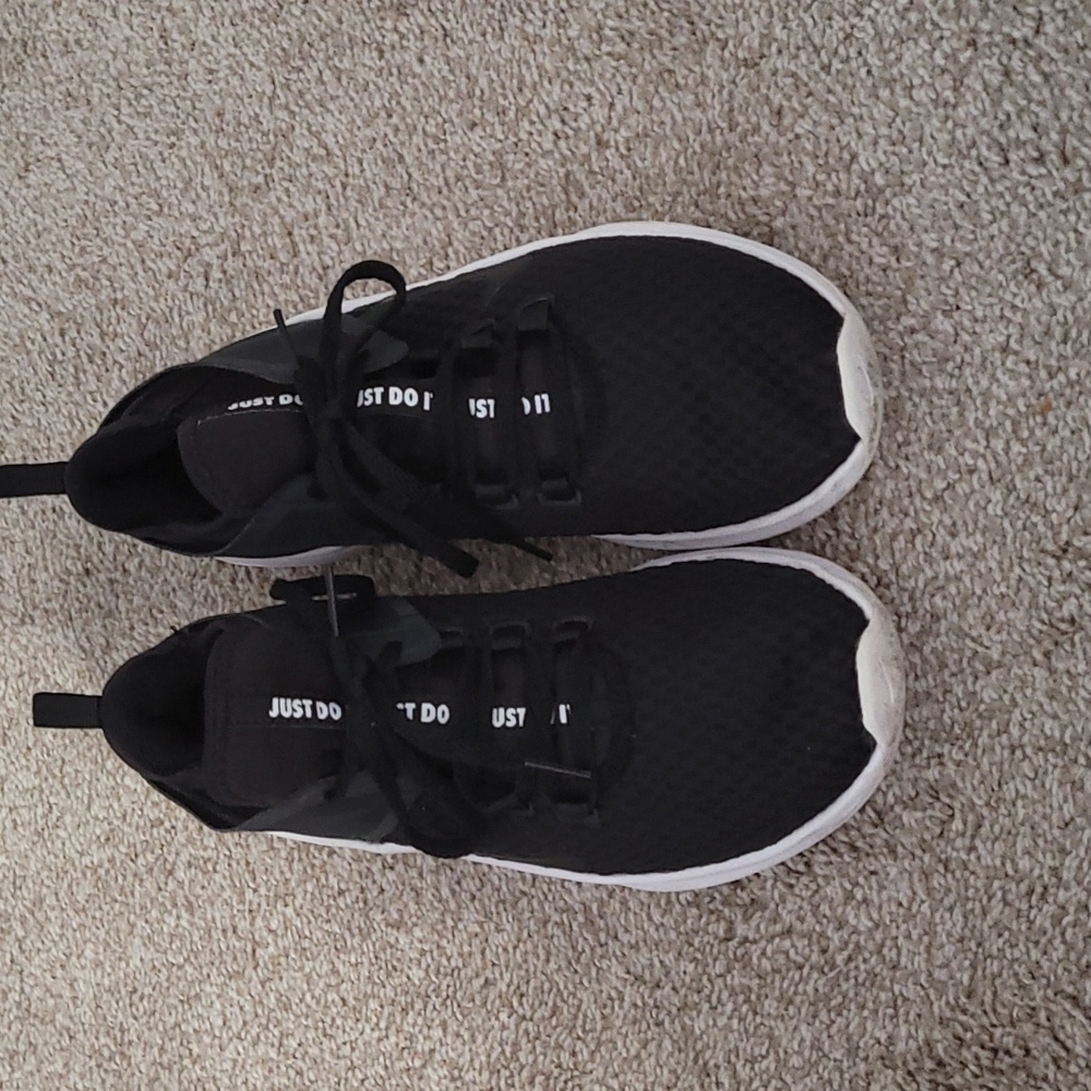 Nike running shoes size 7.5